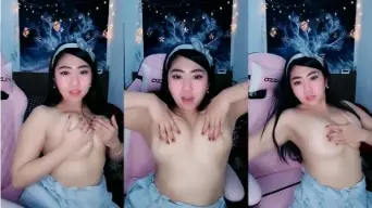 Cewek Toge Desah Remas Toket Mulusnya