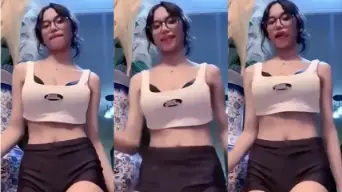 Tiktokers Cantik Kacamata Ebot Viral